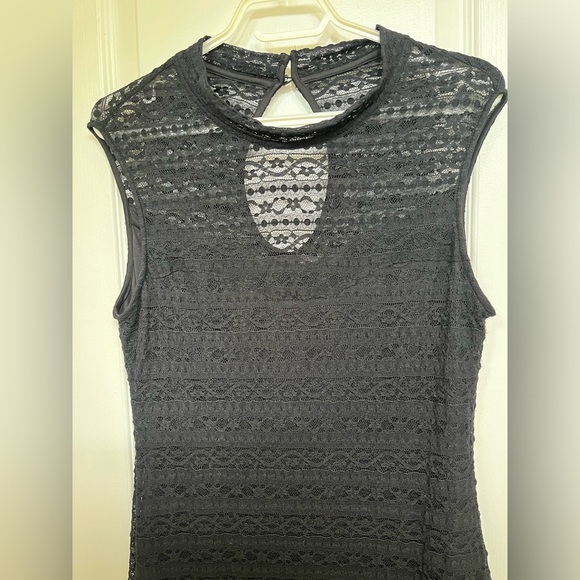 Guess dress-Lace with attached lining from the bust down-size 14 US - Picture 7 of 10